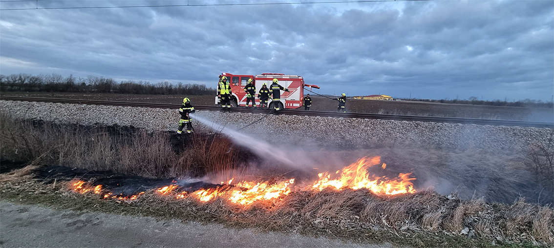 Du betrachtest gerade Brand des Bahndammes